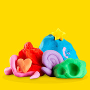 Colorful Play-Doh Party Bag with 15 mini cans by Hasbro, ideal for kids' party favors and creative play.